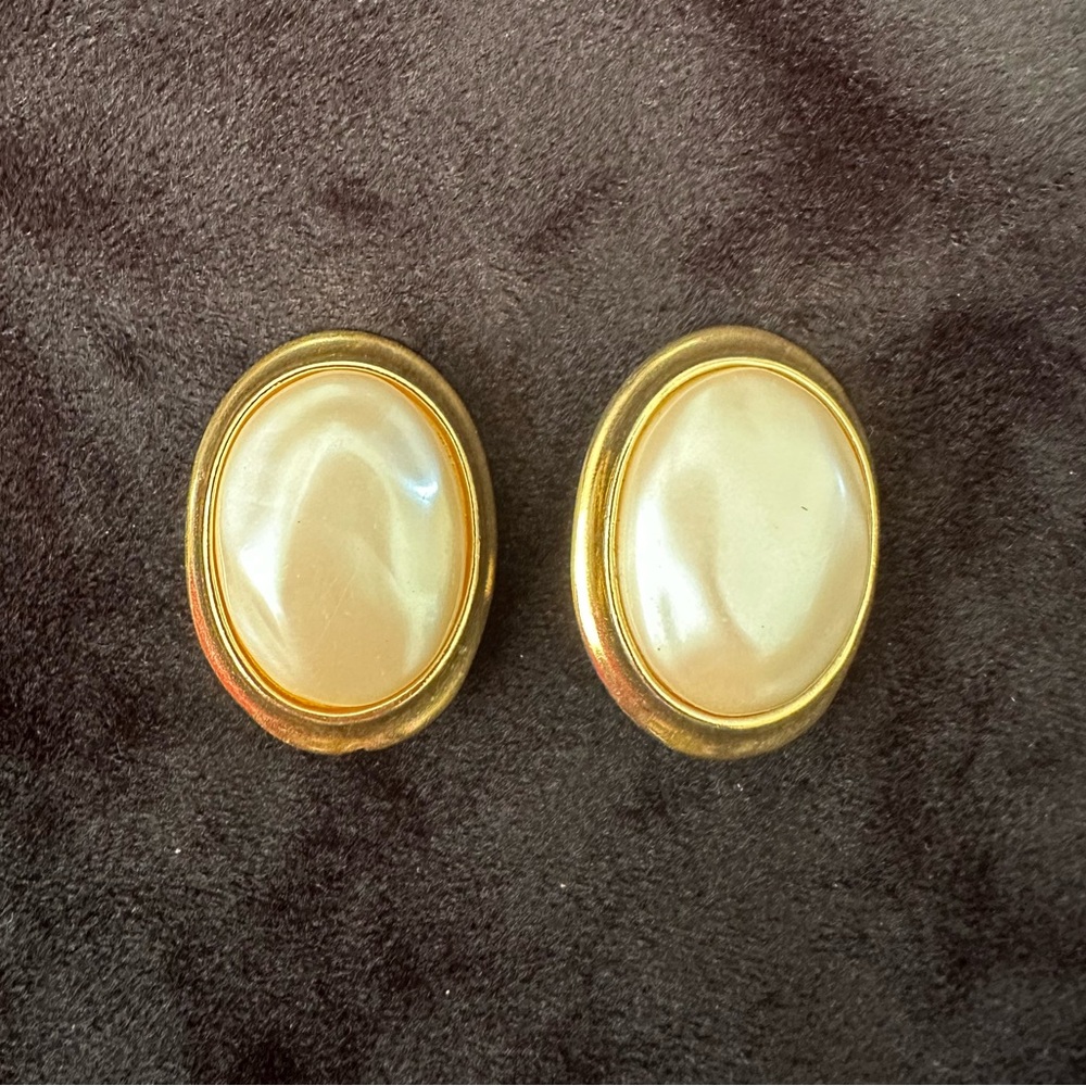 Classic gold and pearl Oval Earrings by YSL